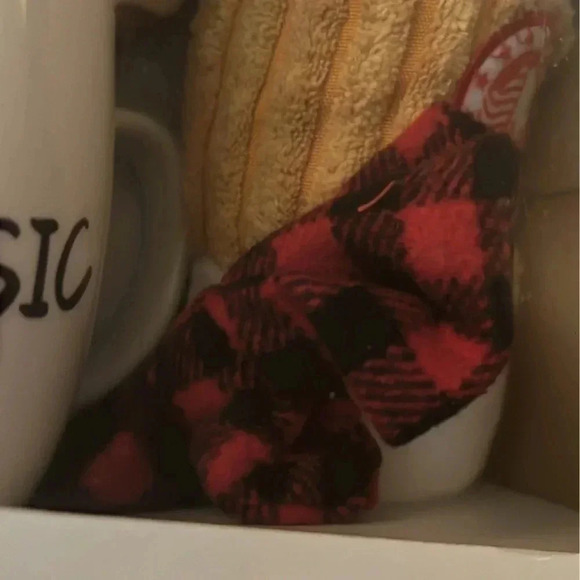 PETSHOPPE DOG TOY GIFT SET 4PC - MUG, TOYS, BOW TIE - Picture 7 of 9